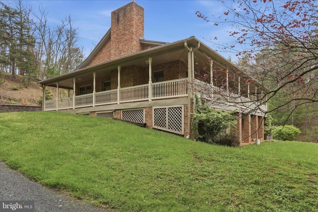 13834 HOLLOW RD, Hancock, MD 21750