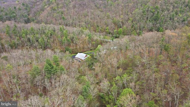 13834 HOLLOW RD, Hancock, MD 21750