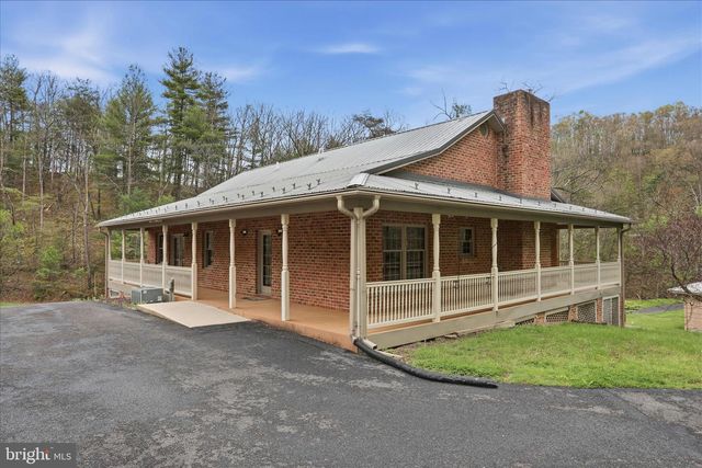 13834 HOLLOW RD, Hancock, MD 21750