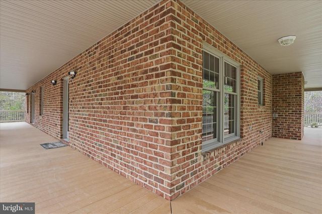 13834 HOLLOW RD, Hancock, MD 21750