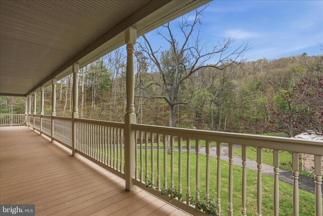 13834 HOLLOW RD, Hancock, MD 21750