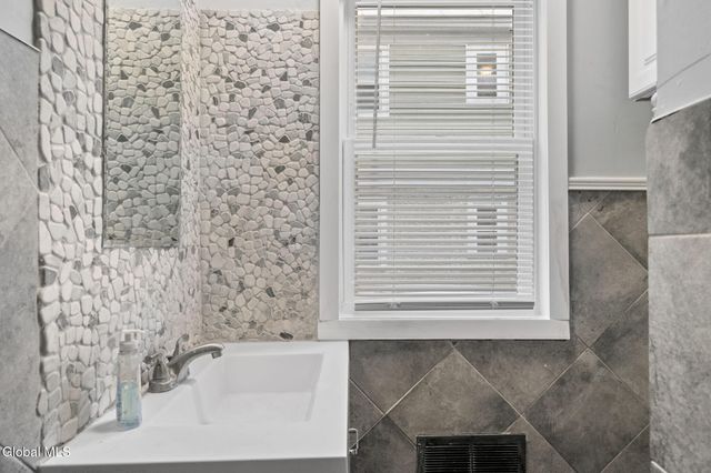 152 Elmer Avenue, Schenectady, NY 12308