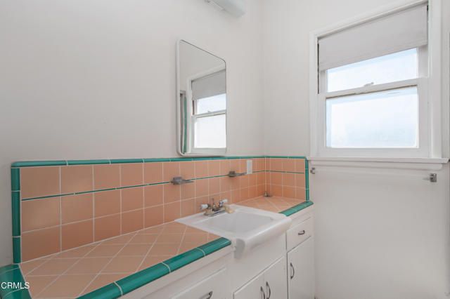 401 N Kenneth Road F, Burbank, CA 91501