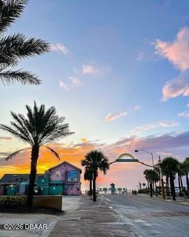 615 Art Center Avenue, New Smyrna Beach, FL 32168