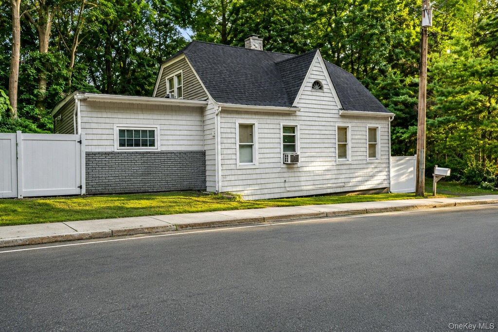 864 Fort Salonga Road, Northport, NY 11768 — exterior