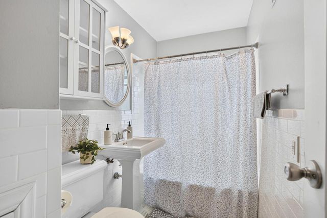 5412 N Bay Ridge AVENUE, Whitefish Bay, WI 53217