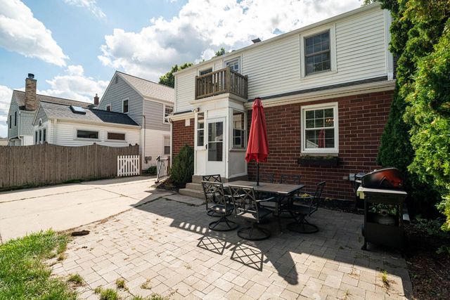 5412 N Bay Ridge AVENUE, Whitefish Bay, WI 53217