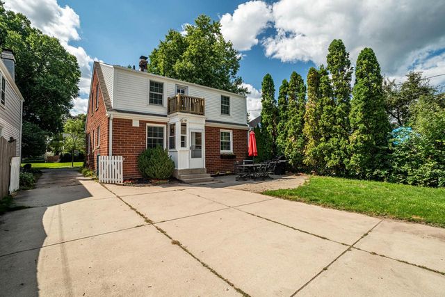 5412 N Bay Ridge AVENUE, Whitefish Bay, WI 53217