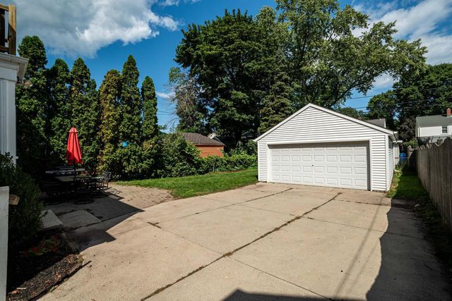 5412 N Bay Ridge AVENUE, Whitefish Bay, WI 53217