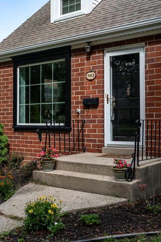 5412 N Bay Ridge AVENUE, Whitefish Bay, WI 53217