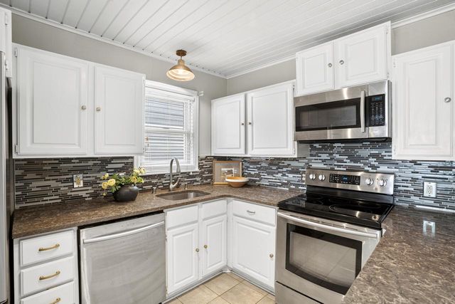 5412 N Bay Ridge AVENUE, Whitefish Bay, WI 53217
