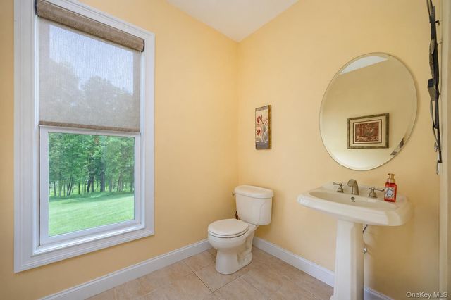 12 Nichris Lane, Staatsburg, NY 12580