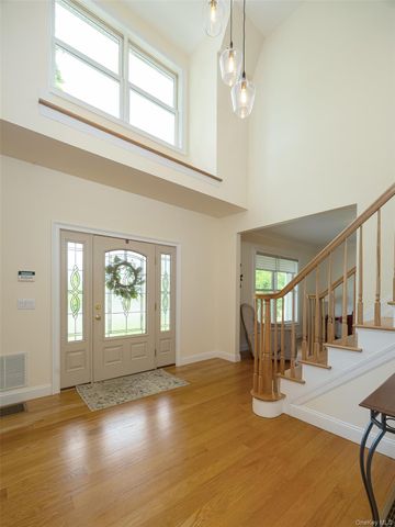 12 Nichris Lane, Staatsburg, NY 12580