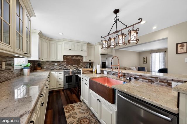 20 COVENGER DR, Medford, NJ 08055