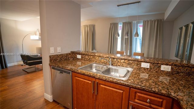 11002 NW 83rd St 106, Doral, FL 33178