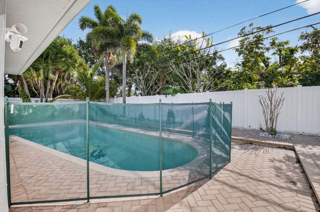 1012 W Camino Real, Boca Raton, FL 33486