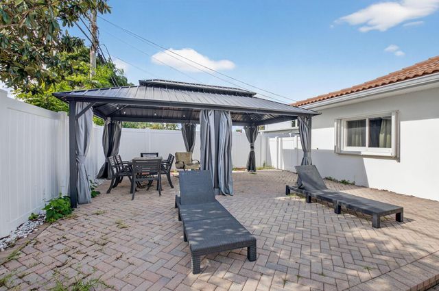 1012 W Camino Real, Boca Raton, FL 33486