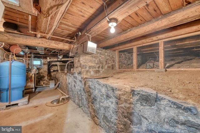 3 MILL RD, Oley, PA 19547