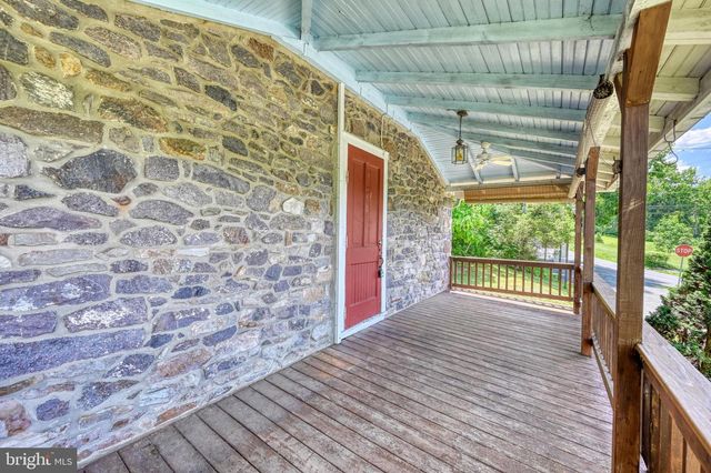 3 MILL RD, Oley, PA 19547