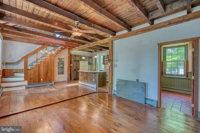 3 MILL RD, Oley, PA 19547