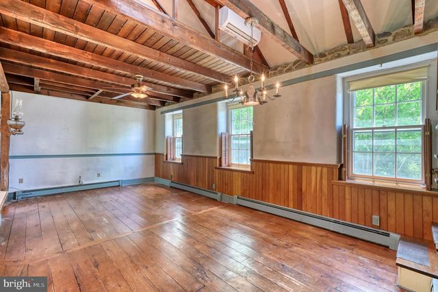 3 MILL RD, Oley, PA 19547