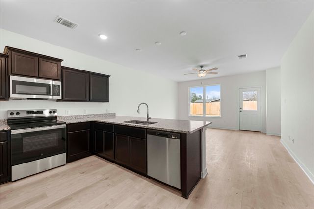 121 Adaline Bend, Mcgregor, TX 76657