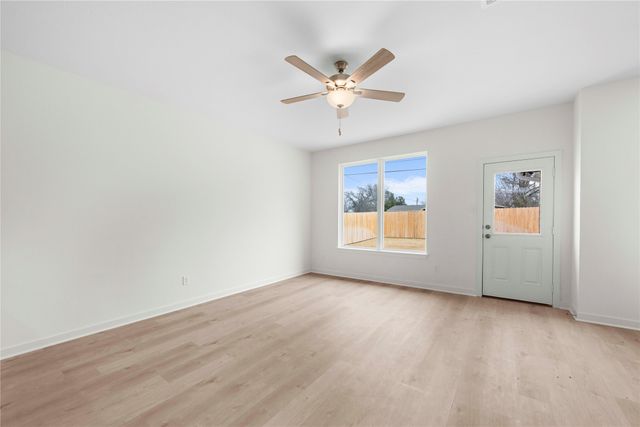 121 Adaline Bend, Mcgregor, TX 76657