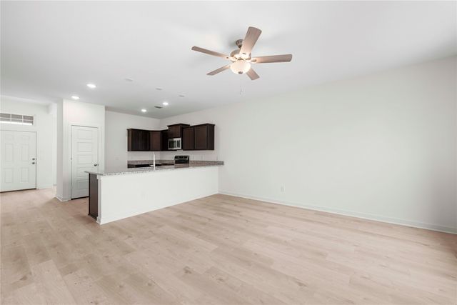 121 Adaline Bend, Mcgregor, TX 76657