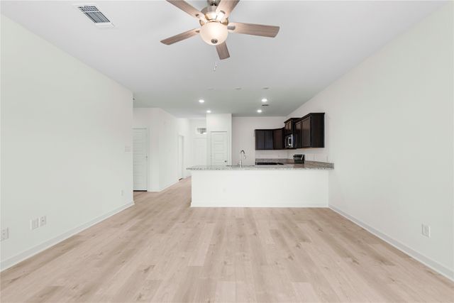 121 Adaline Bend, Mcgregor, TX 76657