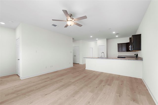 121 Adaline Bend, Mcgregor, TX 76657