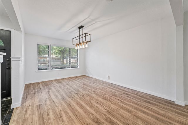 600 Circleview Drive N, Hurst, TX 76054