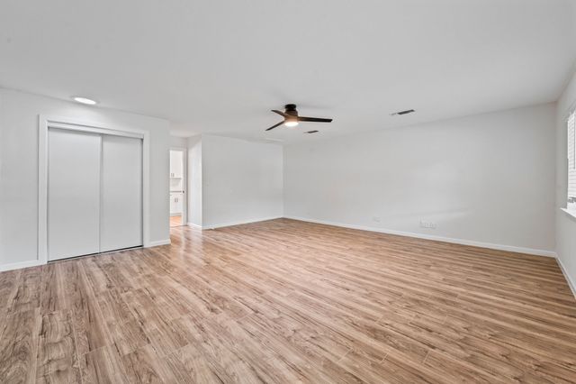 600 Circleview Drive N, Hurst, TX 76054