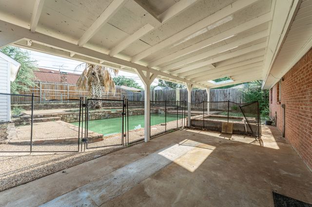 600 Circleview Drive N, Hurst, TX 76054