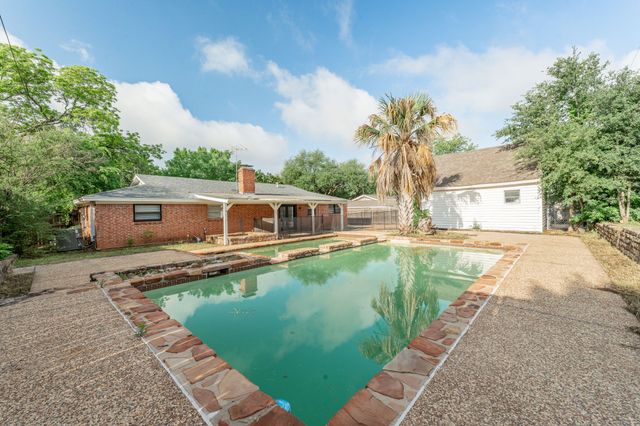 600 Circleview Drive N, Hurst, TX 76054
