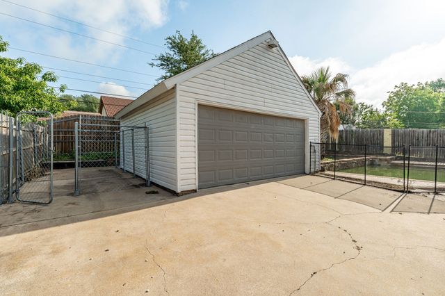 600 Circleview Drive N, Hurst, TX 76054