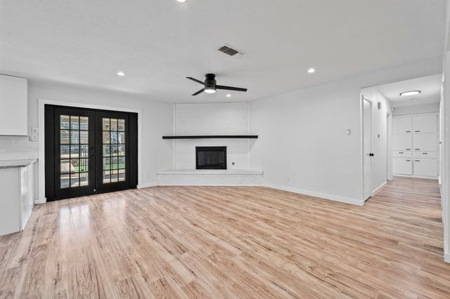 600 Circleview Drive N, Hurst, TX 76054