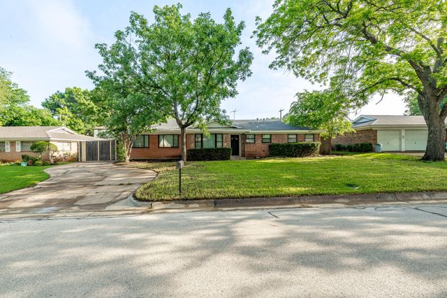 600 Circleview Drive N, Hurst, TX 76054