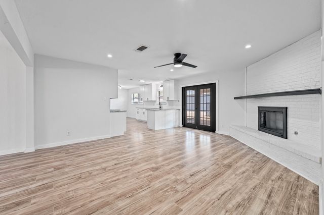 600 Circleview Drive N, Hurst, TX 76054