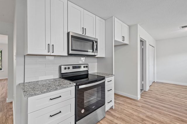 600 Circleview Drive N, Hurst, TX 76054