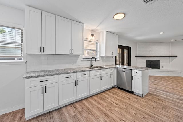 600 Circleview Drive N, Hurst, TX 76054