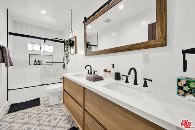 1607 W 85th Street, Los Angeles, CA 90047