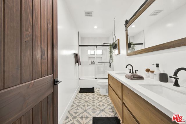 1607 W 85th Street, Los Angeles, CA 90047