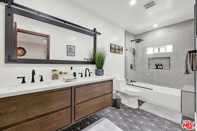 1607 W 85th Street, Los Angeles, CA 90047