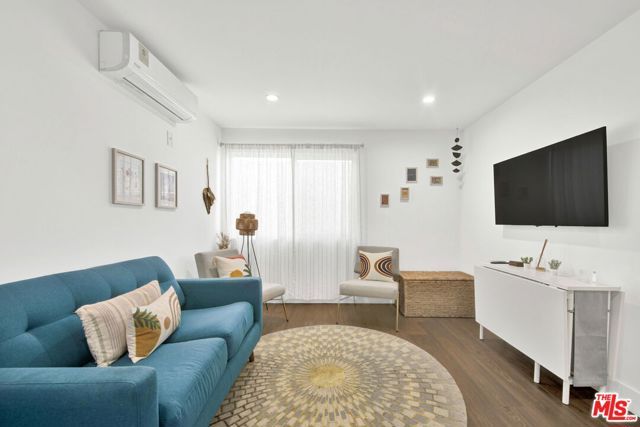 1607 W 85th Street, Los Angeles, CA 90047