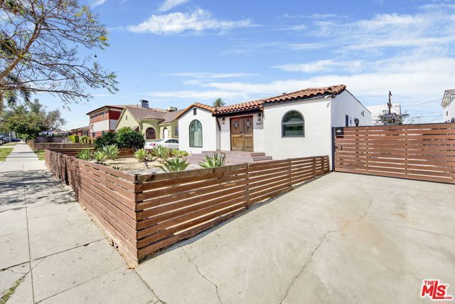 1607 W 85th Street, Los Angeles, CA 90047