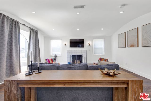 1607 W 85th Street, Los Angeles, CA 90047