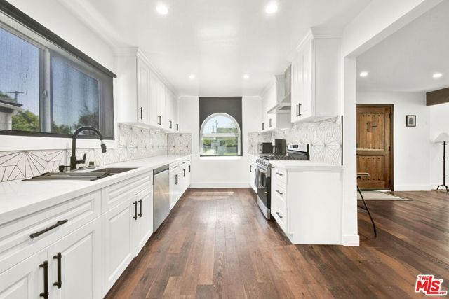 1607 W 85th Street, Los Angeles, CA 90047