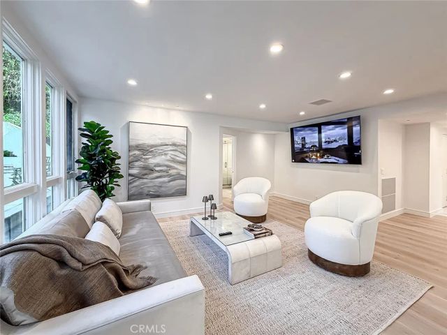 4266 Louise Avenue, Encino, CA 91316