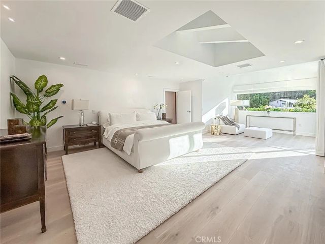 4266 Louise Avenue, Encino, CA 91316