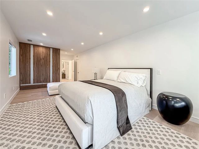 4266 Louise Avenue, Encino, CA 91316
